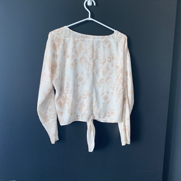 Silky front tie blouse - Picture 3 of 3